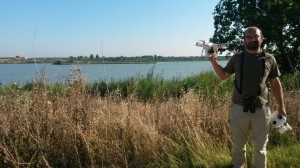 Lluís Brotons, investigador CSIC-CTFC-CREAF durant els vols experimentals a l’estany d’Ivars per realitzar seguiments d’ocells aqüàtics